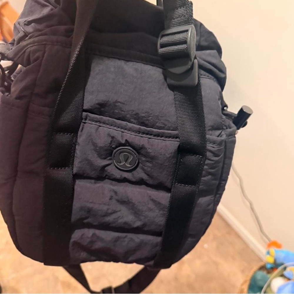 lululemon athletica Black Quilted Shoulder/Field Pack